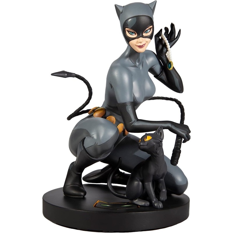 DC Designer Series Statue Catwoman By Stanley Artgerm Lau 19 cm